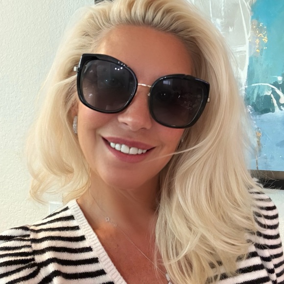 Meet your Posher, Lori - Picture 3 of 4